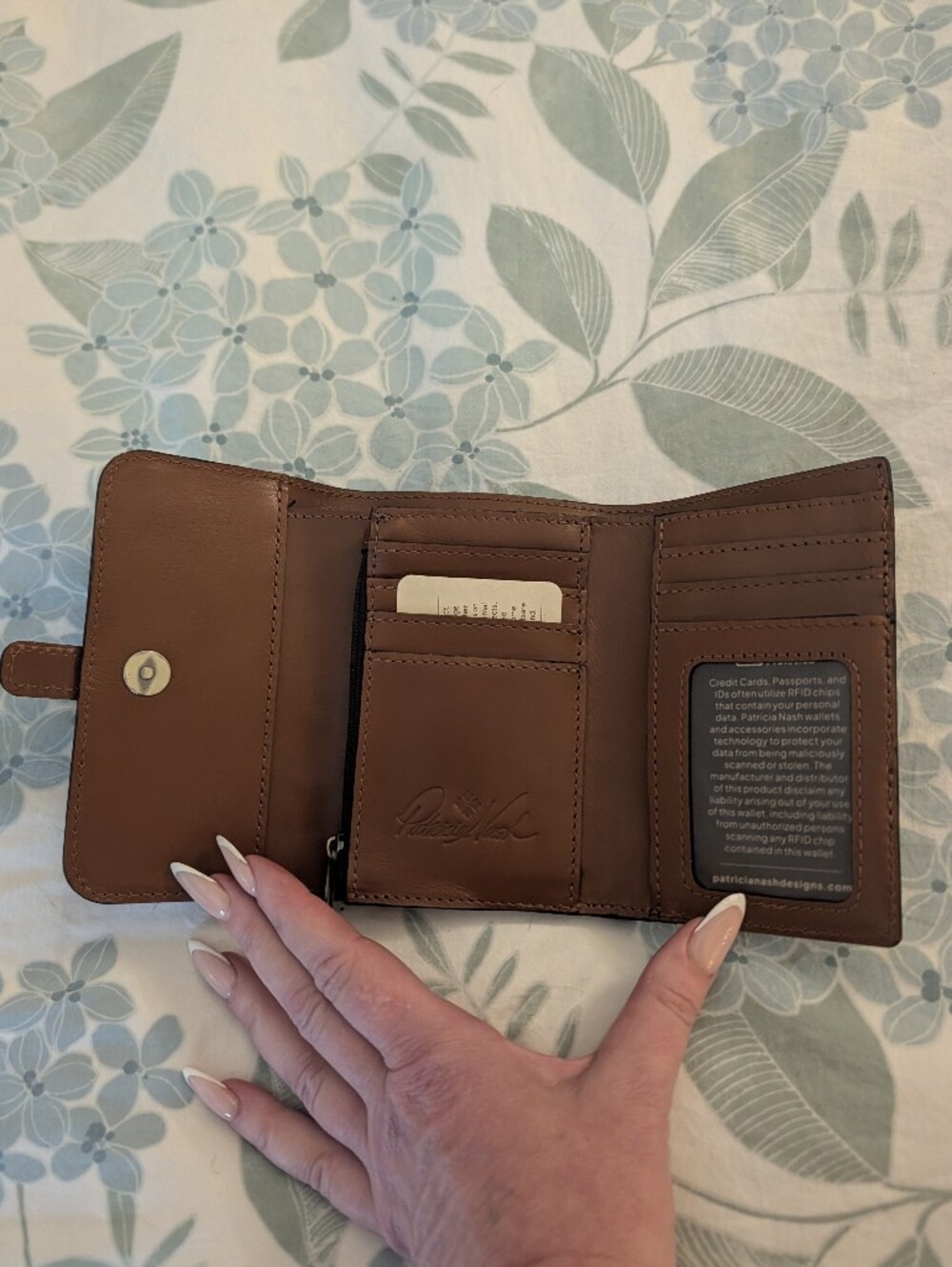 Patricia Nash Perla Tri-fold Heritage Leather Wallet in Tan Italian Leather - Picture 6 of 9